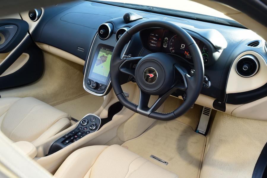Торпедо McLaren 570GT 2016 года  (UK) (фото 28 из 125)